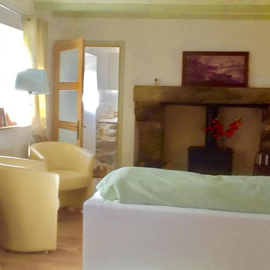 Captivating 2-Bed House With Log Burner In Kérien Esterno foto