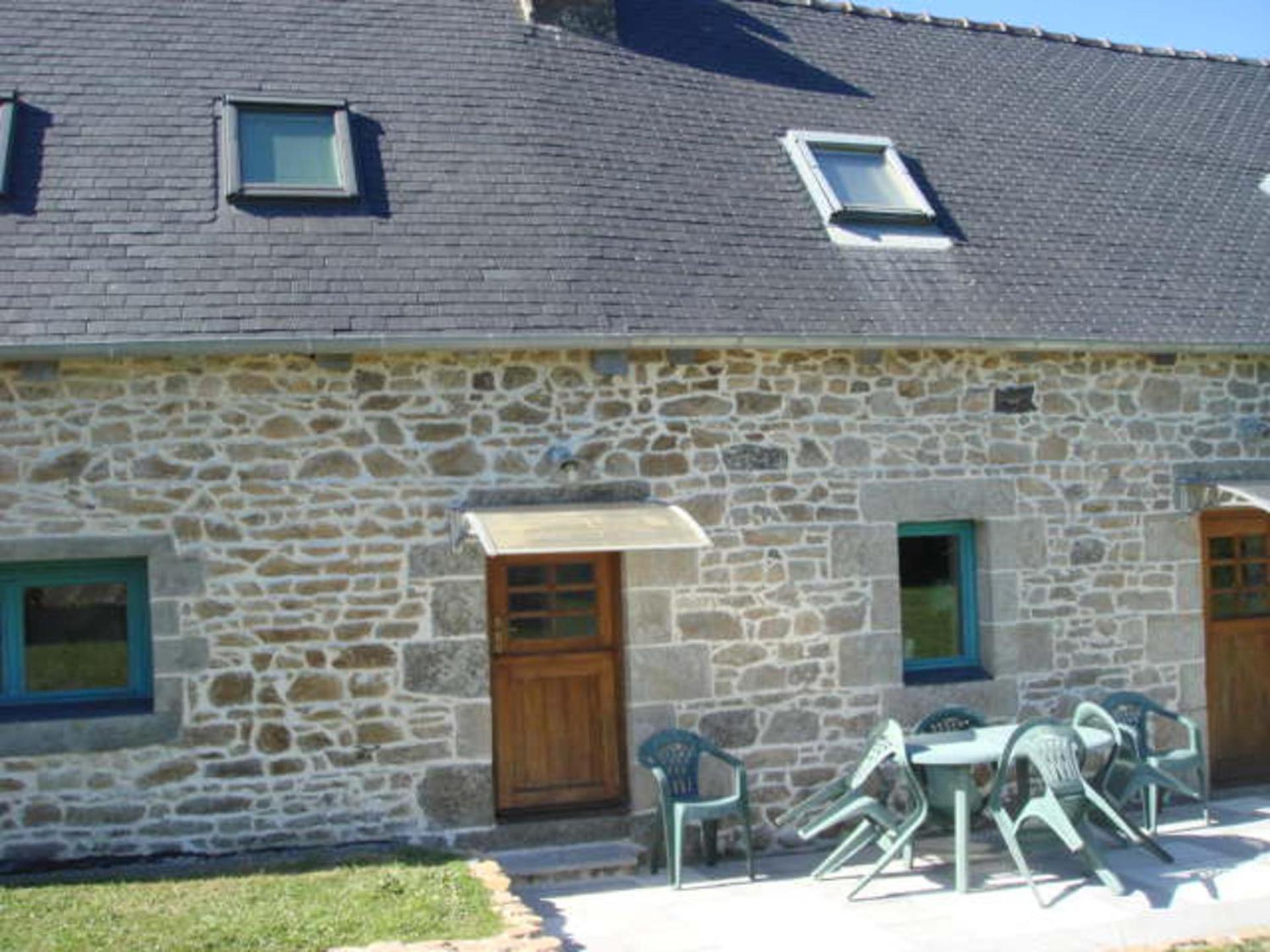 Captivating 2-Bed House With Log Burner In Kérien Esterno foto